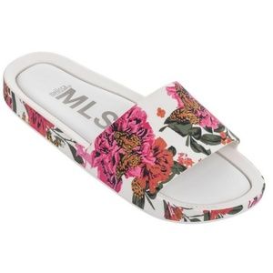 Melissa Womenâs Beach Slides III Review | Sport chic, Summer fashion, Slip on sandal